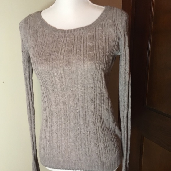 American Eagle 🦅 cable knit sweater Extra Small - Picture 2 of 6